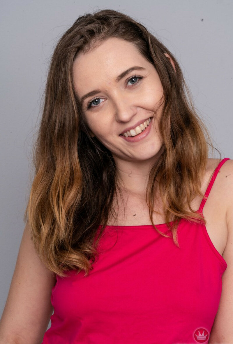 Милана, 21